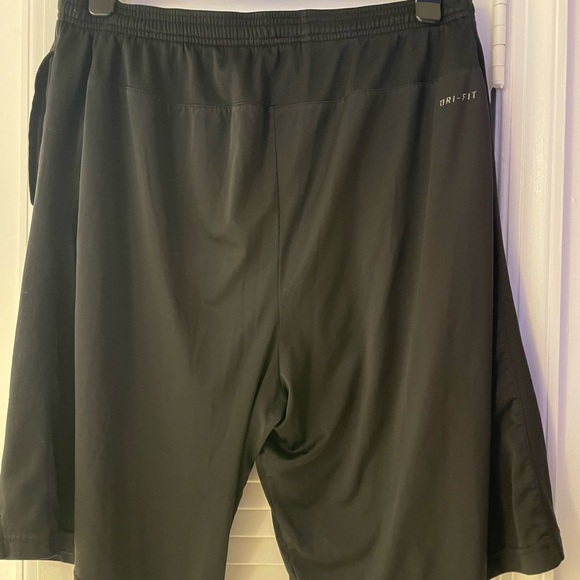 Men’s Nike Dri-fit shorts w pockets - Picture 2 of 3